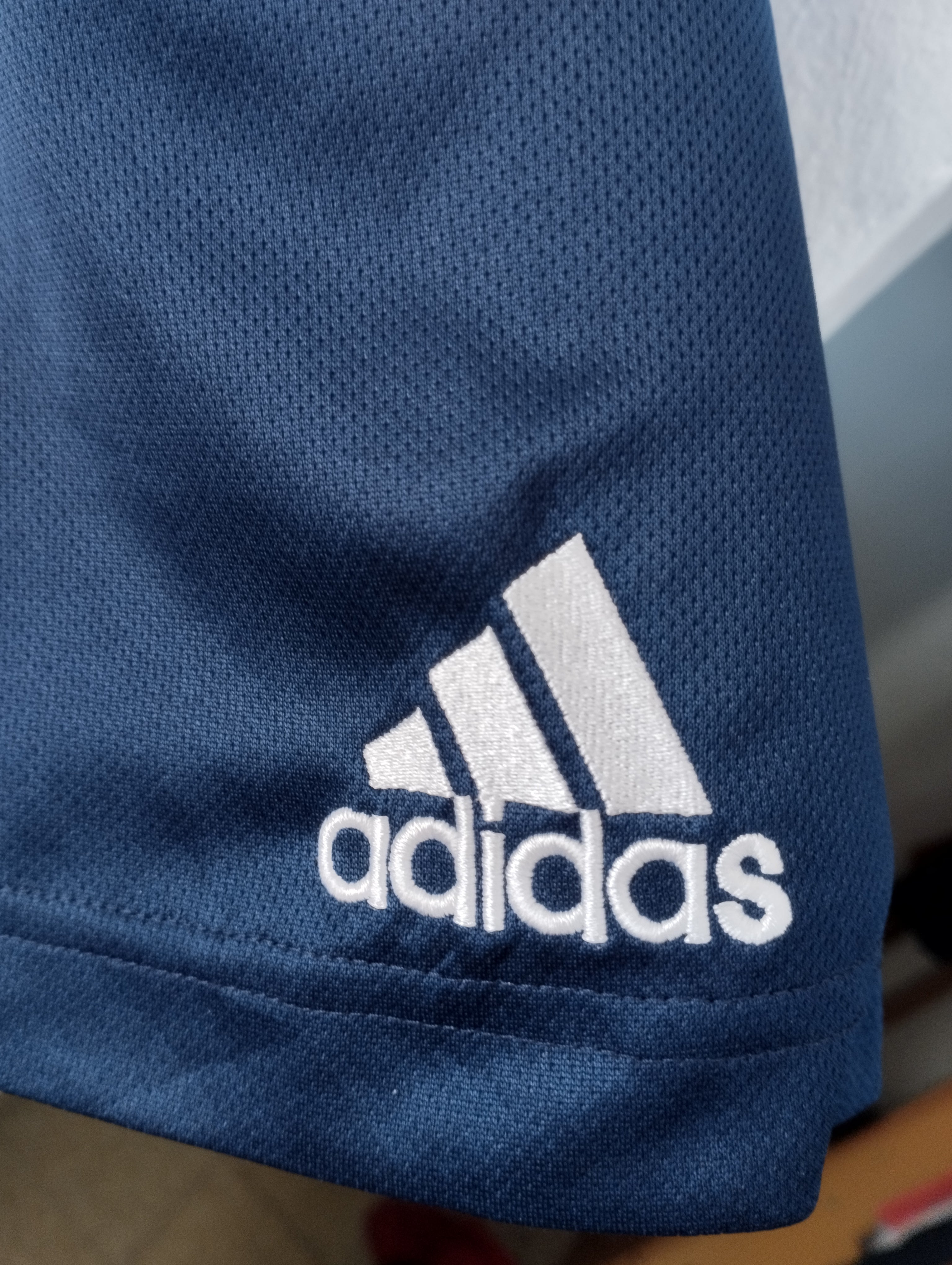 Adidas León Bordado